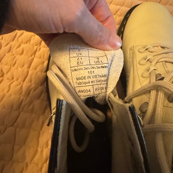 Dr. Martens 101 Leather Lace-Up Boots Yellow Stitch Sz US 9 NWOB - Picture 6 of 7